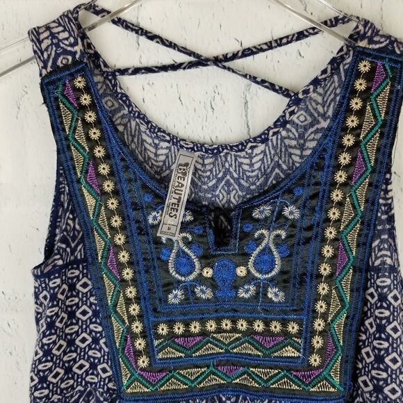 Beauties Boho embroidered Tank Top. Size M - Picture 2 of 8